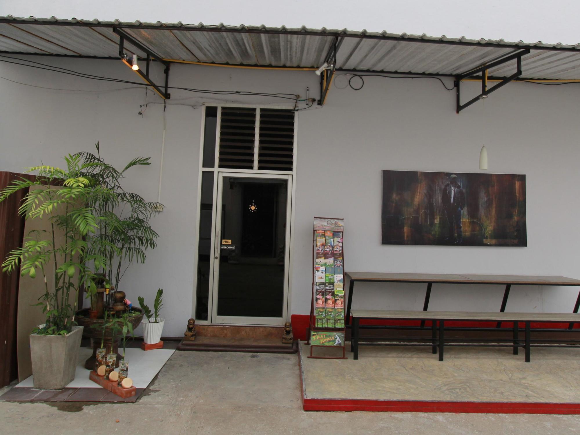 Zzhouse Hotel Chiang Mai Bagian luar foto