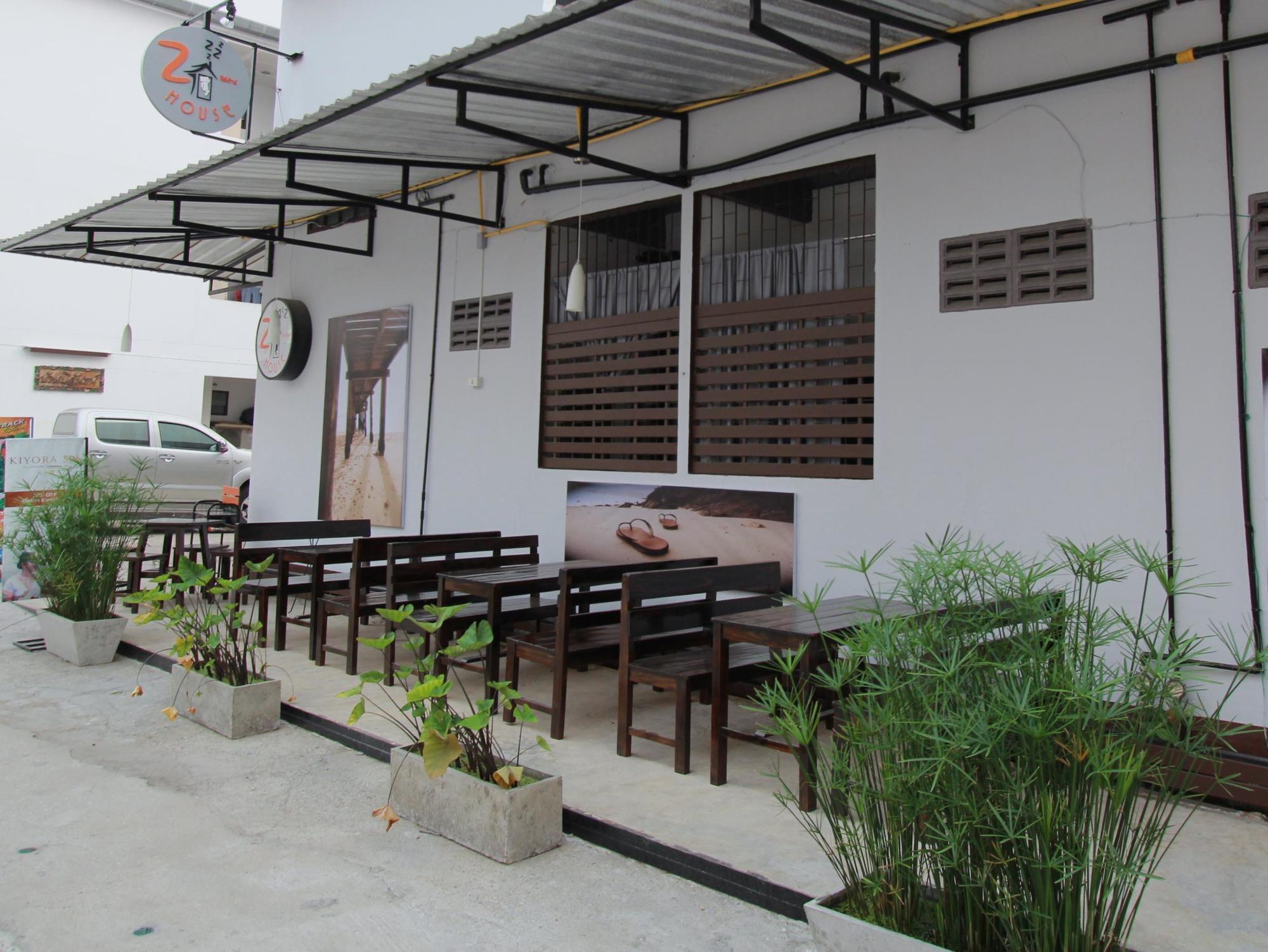 Zzhouse Hotel Chiang Mai Bagian luar foto