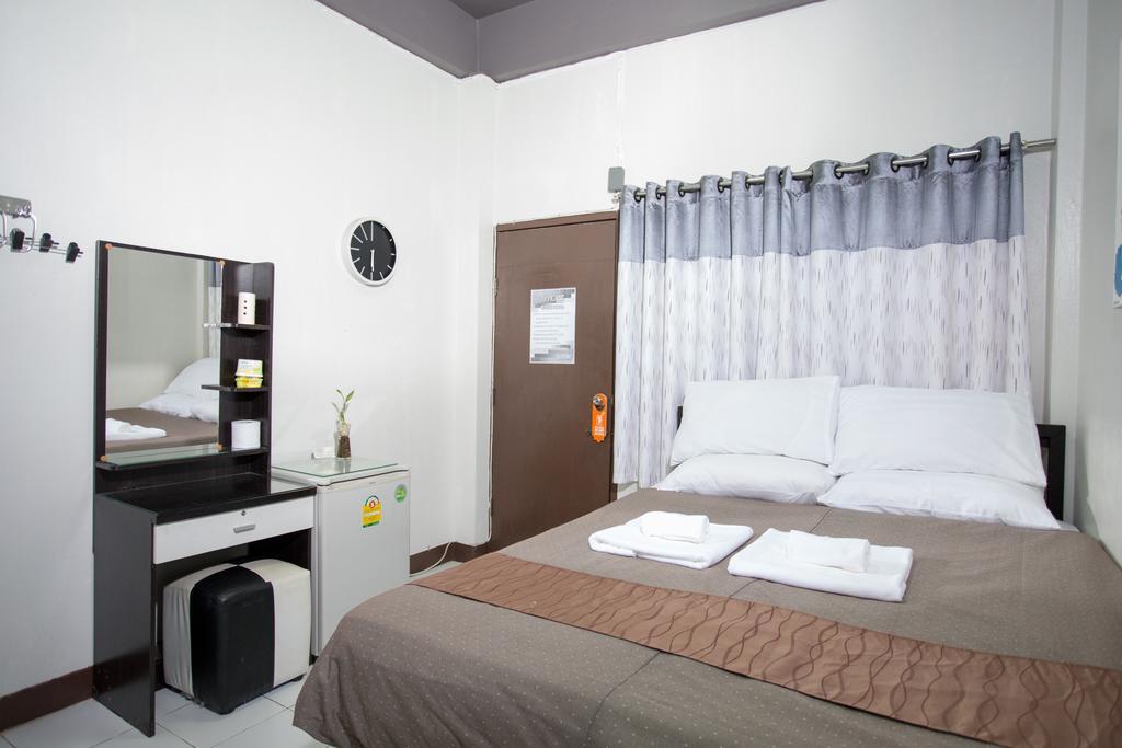 Zzhouse Hotel Chiang Mai Bagian luar foto