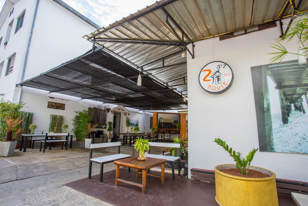 Zzhouse Hotel Chiang Mai Bagian luar foto