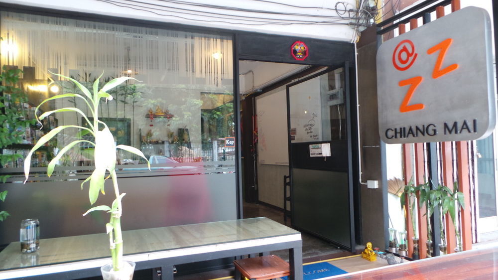 Zzhouse Hotel Chiang Mai Bagian luar foto