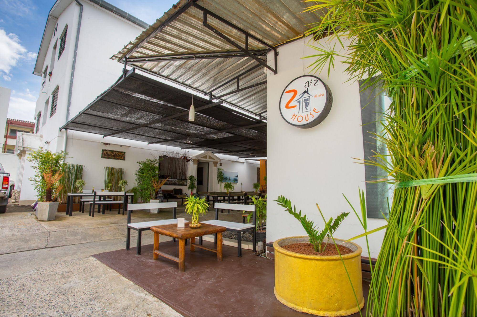 Zzhouse Hotel Chiang Mai Bagian luar foto