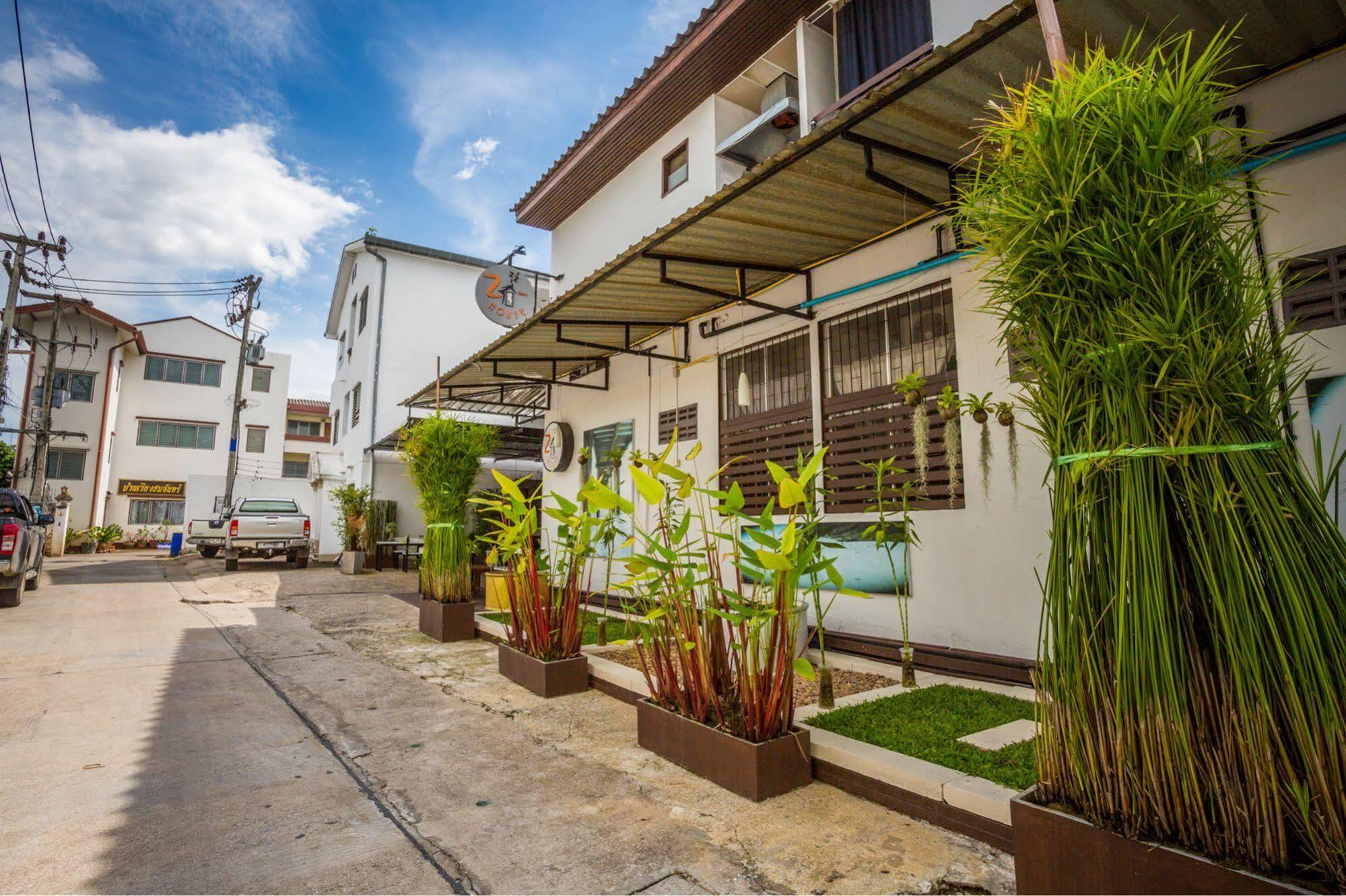 Zzhouse Hotel Chiang Mai Bagian luar foto