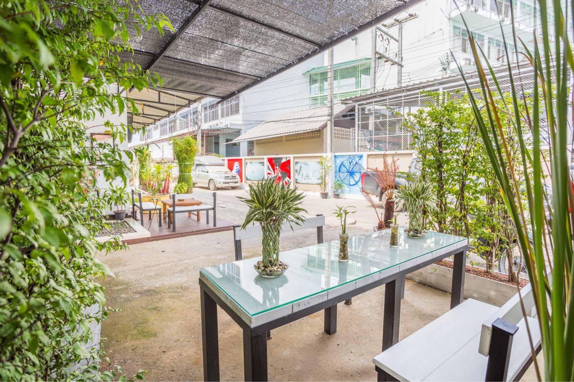 Zzhouse Hotel Chiang Mai Bagian luar foto