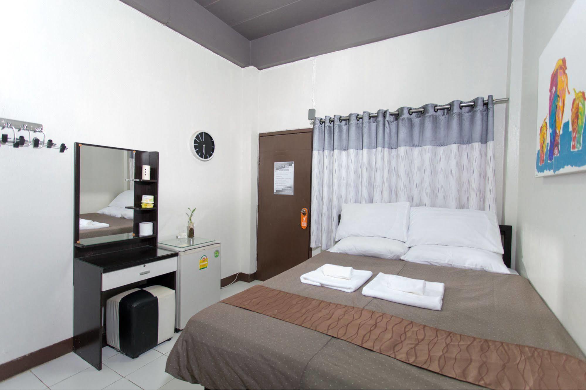 Zzhouse Hotel Chiang Mai Bagian luar foto
