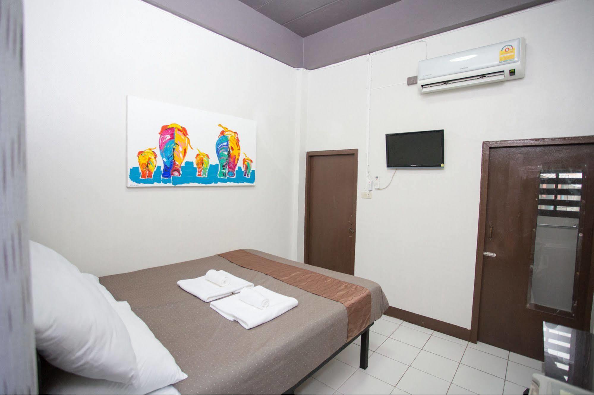 Zzhouse Hotel Chiang Mai Bagian luar foto