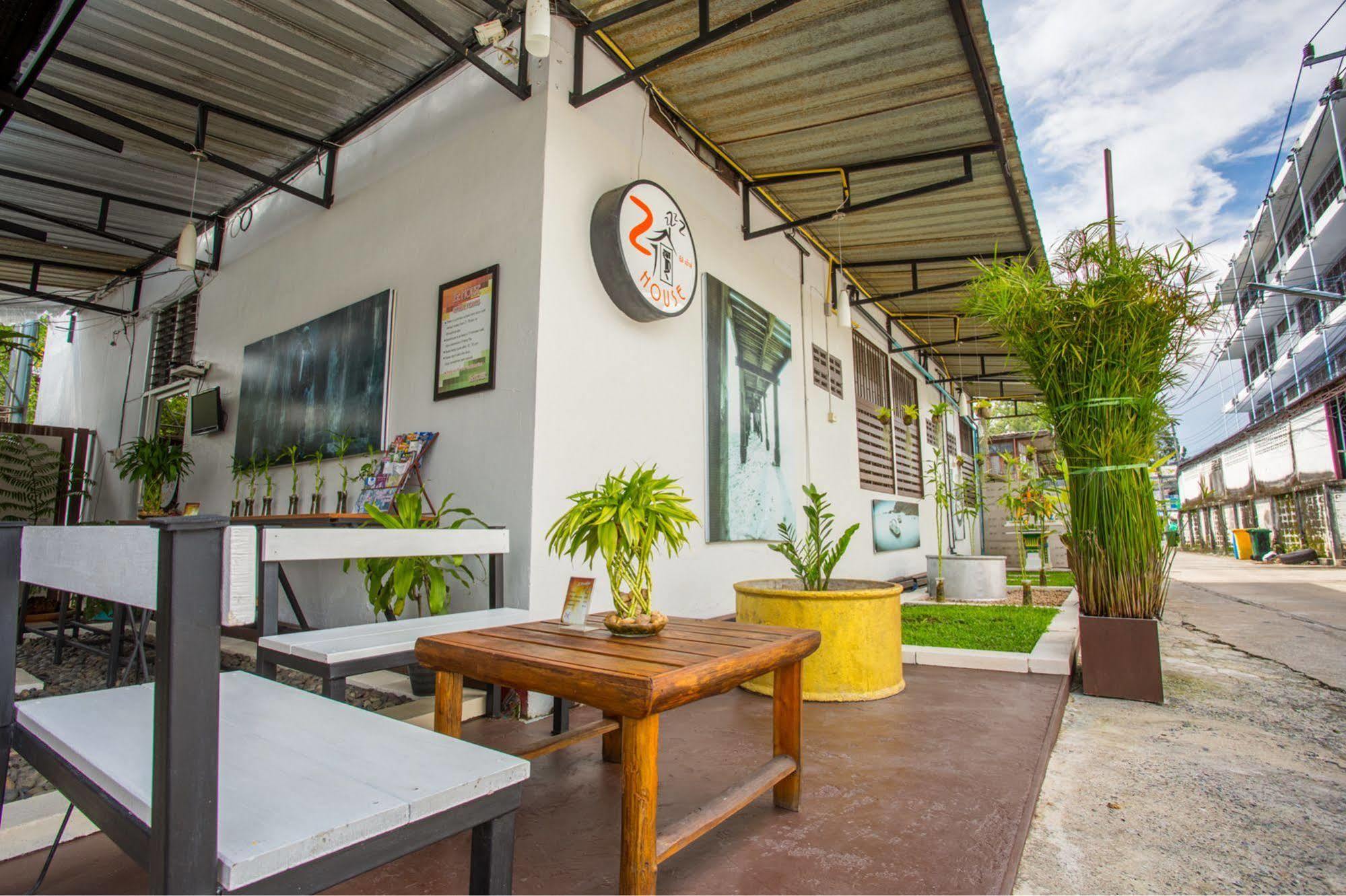 Zzhouse Hotel Chiang Mai Bagian luar foto