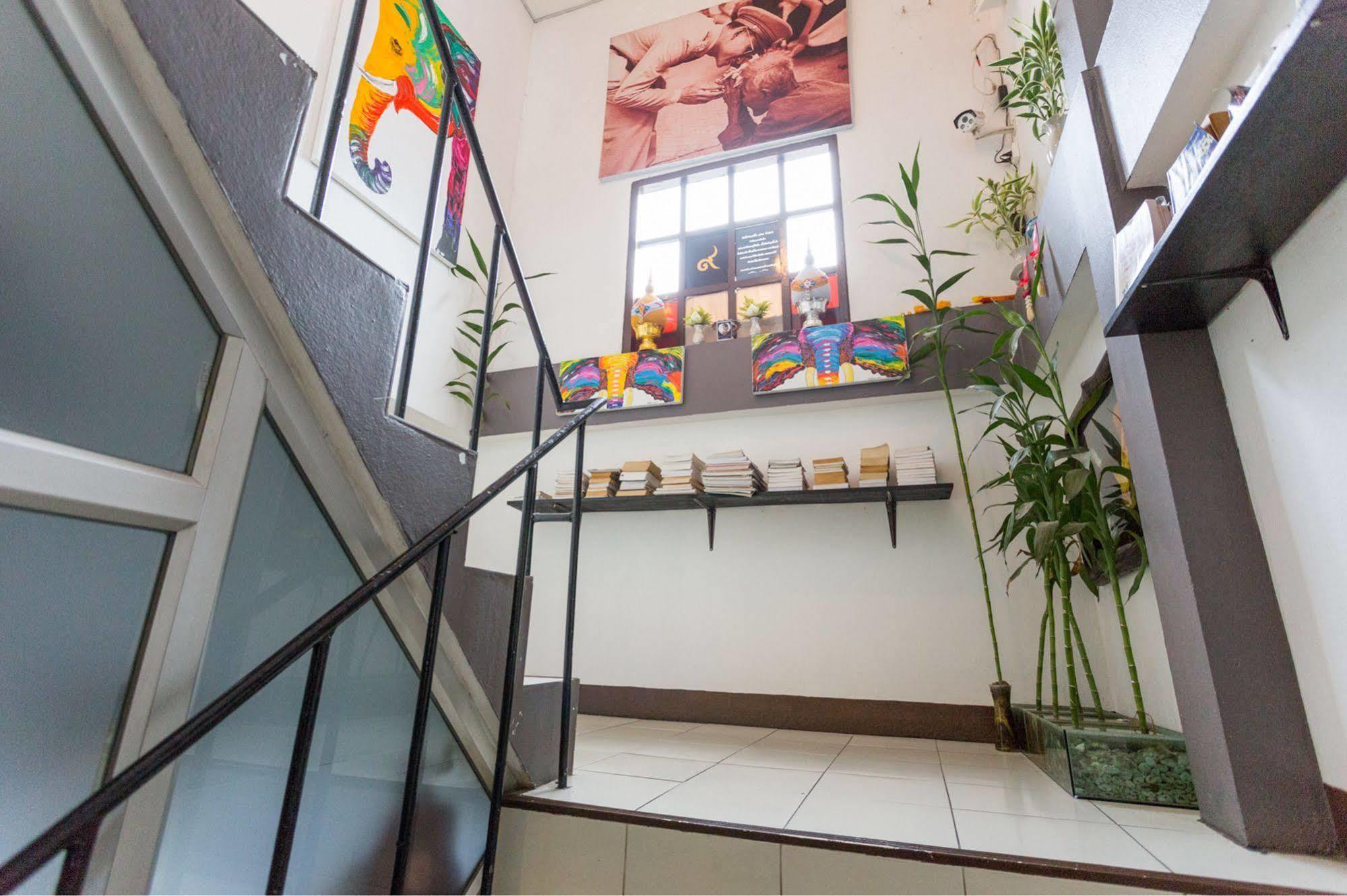 Zzhouse Hotel Chiang Mai Bagian luar foto