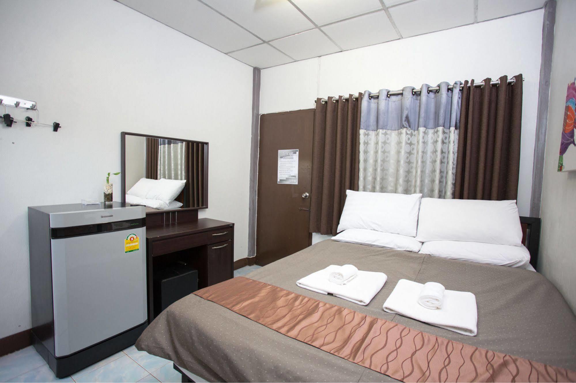 Zzhouse Hotel Chiang Mai Bagian luar foto
