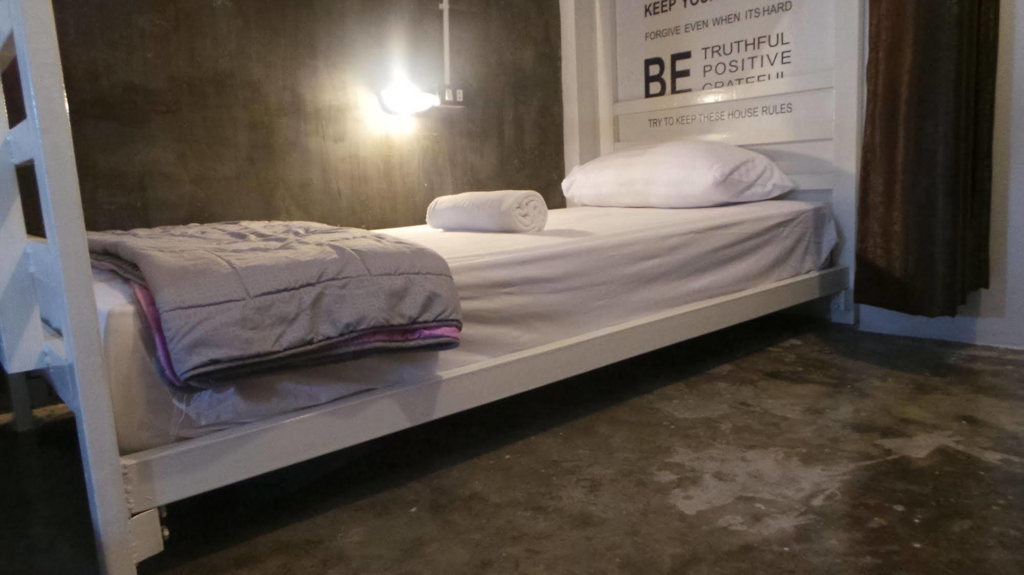 Zzhouse Hotel Chiang Mai Bagian luar foto